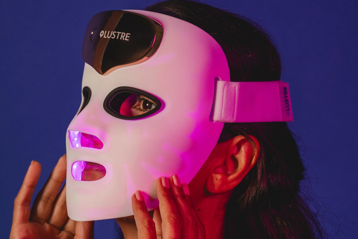 Anti-ageing light therapy. Clinic-grade skin renewal from home.